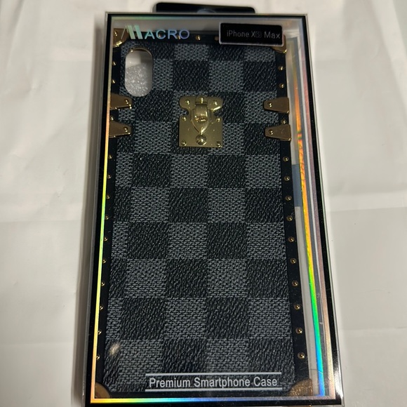 iPhone xs max case - free tempered glass - Picture 1 of 2